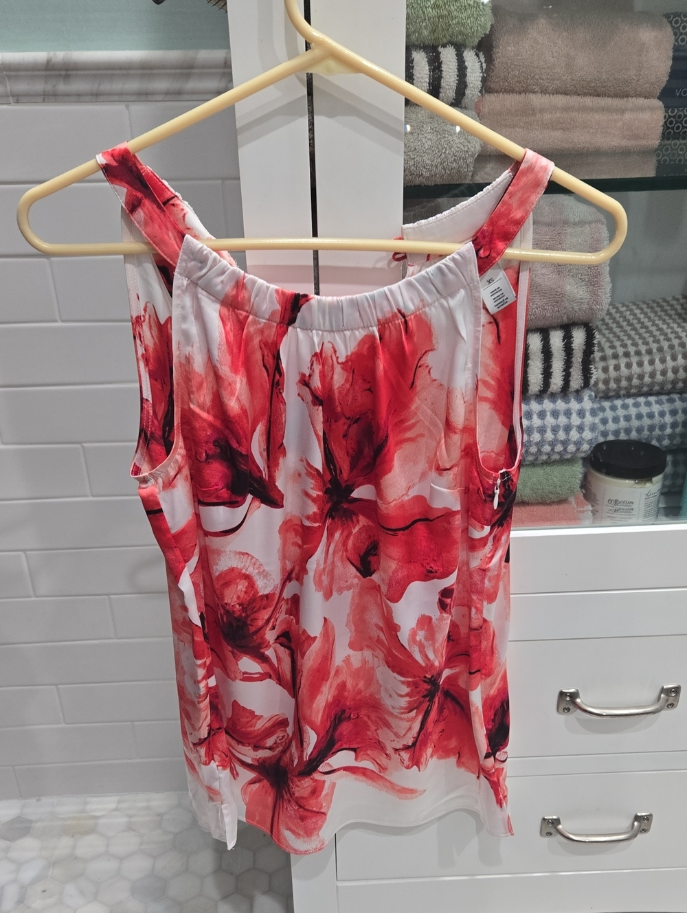 White House Black Market White and Pink Floral Sleeveless Camisole Size XS